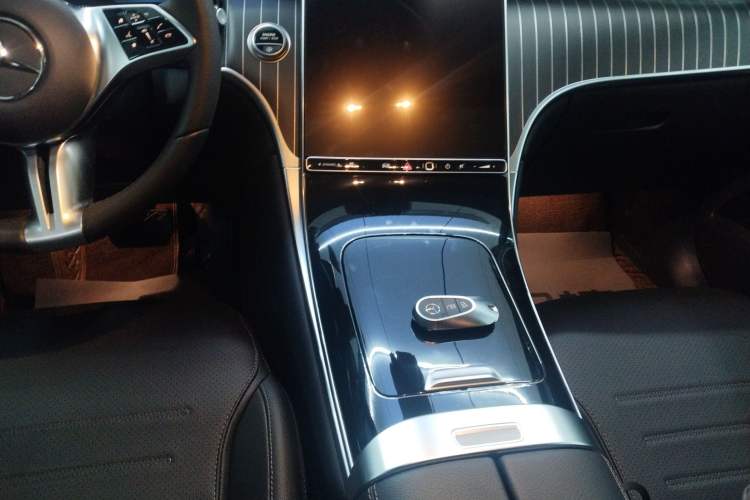 Used Mercedes-Benz GLC 2023 Facelift GLC 260 L 4MATIC Dynamic Version 5 Seats
