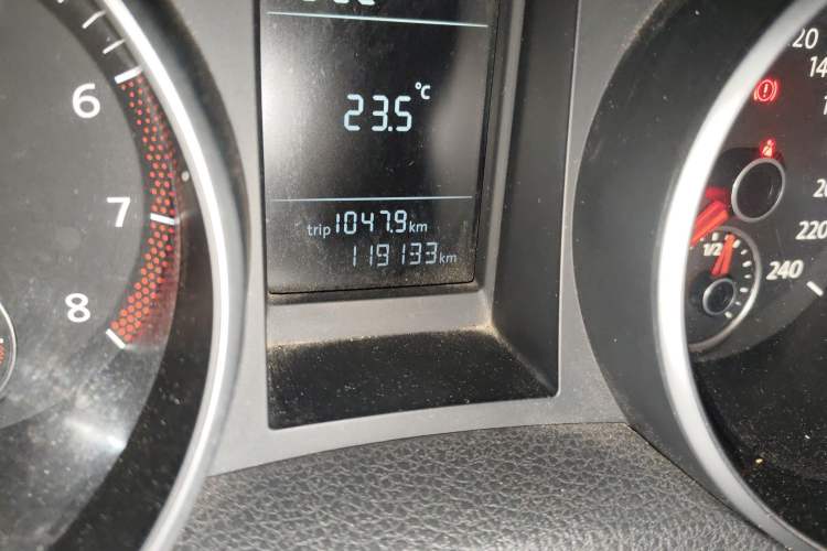 Used Volkswagen Golf 2011 1.6 Manual Fashion Edition