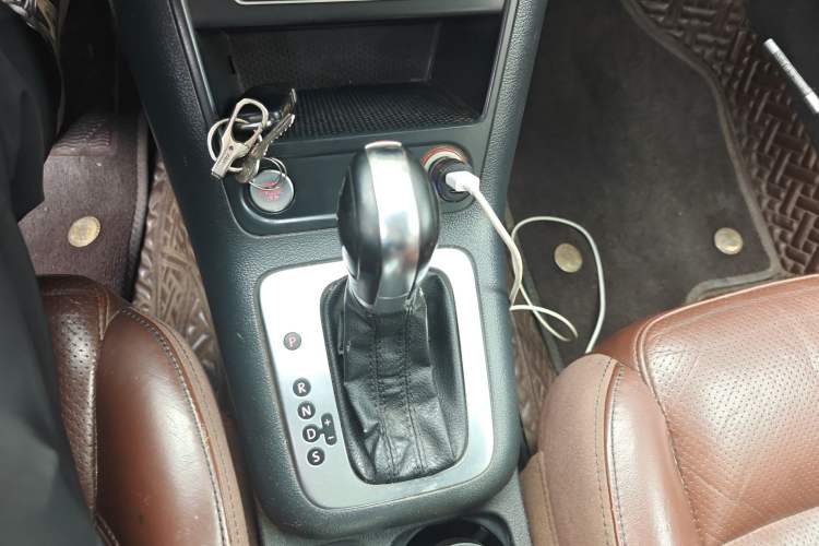 Used Volkswagen Tiguan 2015 1.8TSI Automatic Two-Wheel Drive Luxury Model Gear Lever