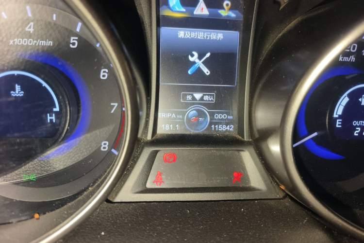 Used CHANGAN CS75 2014 2.0L Manual Leading Version China IV Standard Odometer Close Up