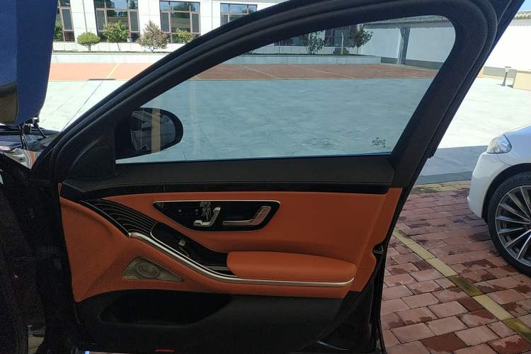 Used Mercedes-Benz S-Class 2022 S 450 L 4MATIC Interior 5