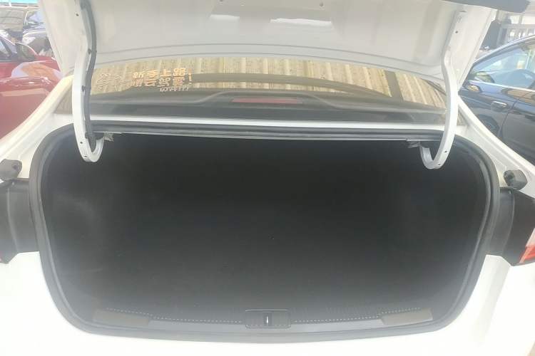 Used Roewe i5 2019 1.5L Manual 4G Connectable Langhao Edition
