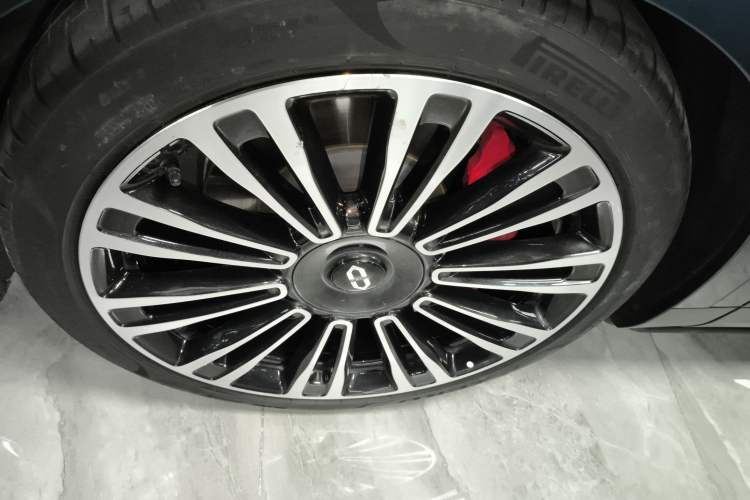 Used Hima AITO M9 2024 Range-Extended Ultra Version 42 kWh 6-Seater Model Left Front Wheel Hub