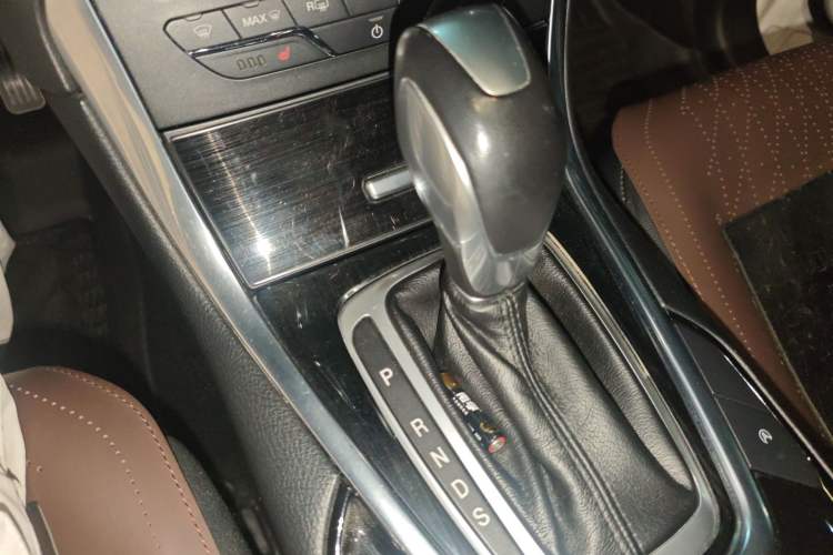 Used Ford Edge 2018 EcoBoost 245 Two-Wheel-Drive Titanium 7-Seater China VI Standard Gear Lever