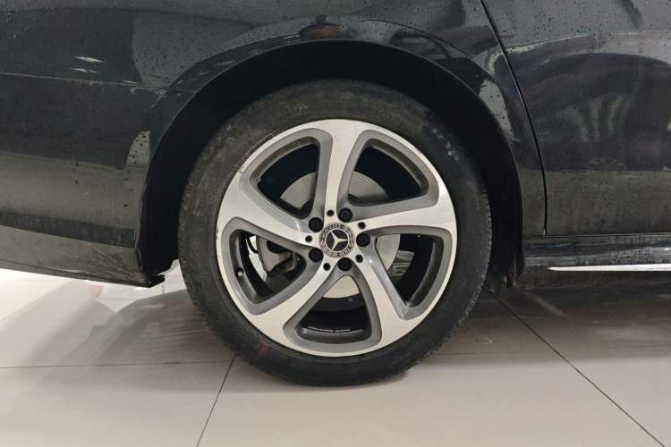 Used Mercedes-Benz E-Class 2019 E 300 L Sporty and Stylish Model