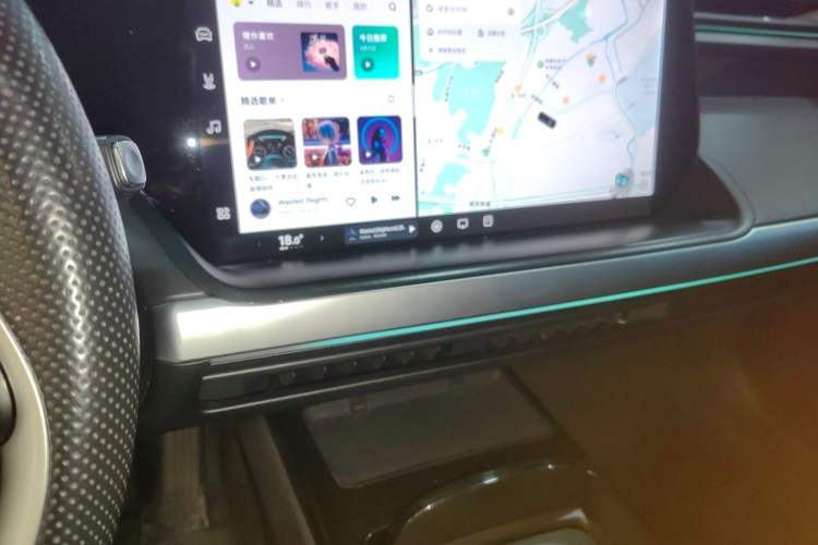 Used XPeng P7 2020 Rear-Drive Long-Range Smart Drive Version Audio And AC Panel