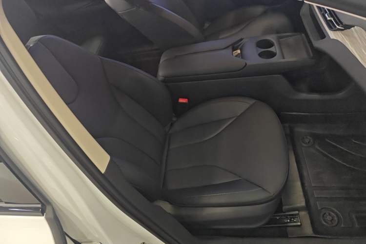 Used Hongqi E-QM5 2025 500km Range Commuter Version