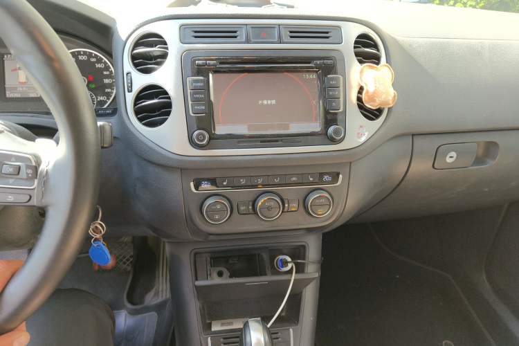 Used Volkswagen Tiguan 2013 1.8TSI Automatic Two-Wheel Drive Luxury Model Audio And AC Panel