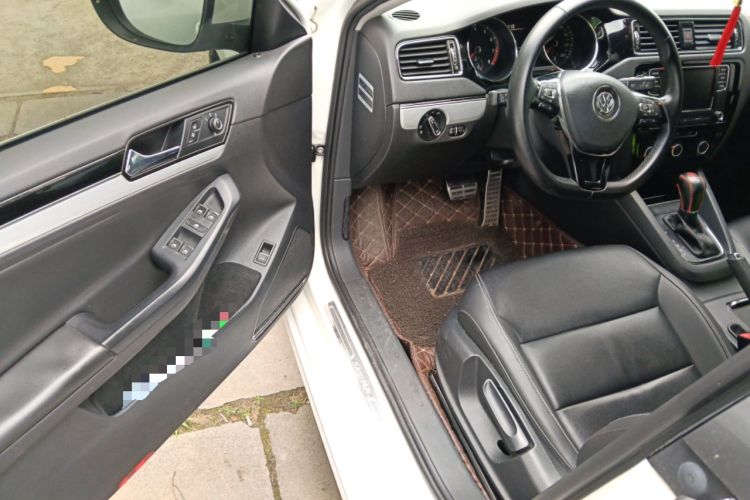 Used Volkswagen Sagitar 2017 230TSI Automatic Comfort Version
