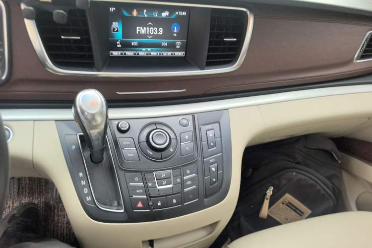 Used Buick GL8 2018 28T Luxury Model China VI Standard Audio And AC Panel