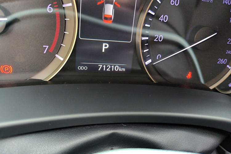 Used Lexus RX  Odometer Close Up