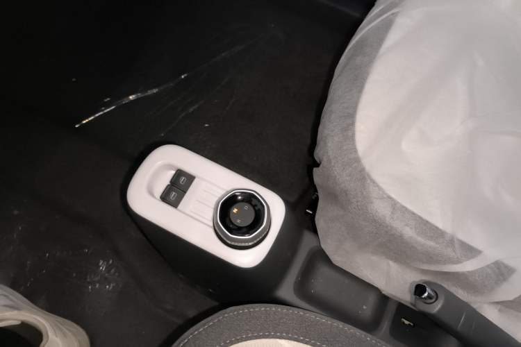 Used Geely Galaxy Panda 2025 210 km – Yuanqi Bear Gear Lever