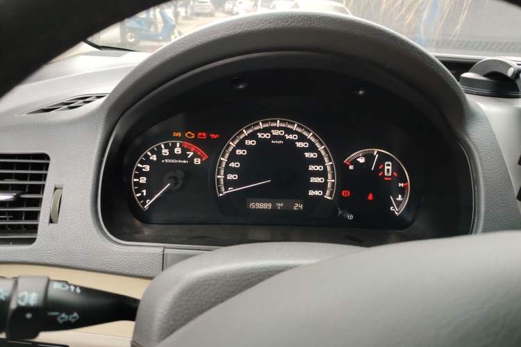 Used BYD M6 2013 2.0L Manual Comfort Edition
