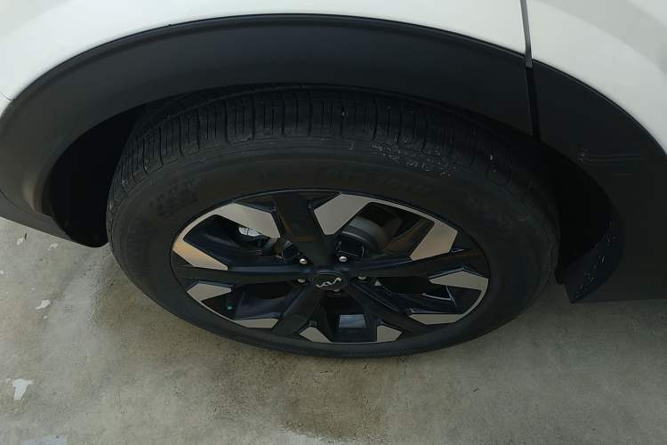Used Kia Sportage (Chinese Domestic Model) 2023 2.0T Two-Wheel-Drive Prestige Edition Right Rear Wheel Hub