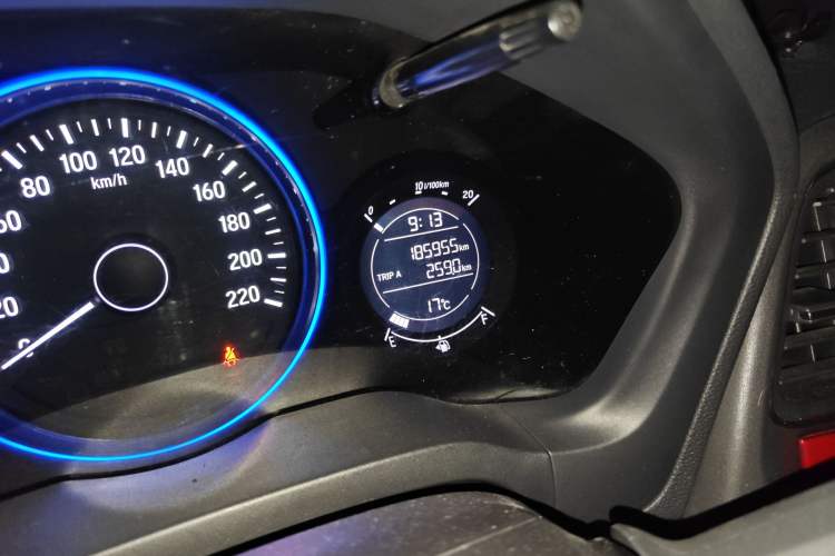 Used Honda Vezel 2015 1.5L CVT two-wheel drive Comfort trim Odometer Close Up