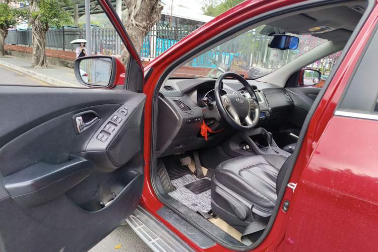 Used Hyundai ix35 2013 2.0L Automatic Two-Wheel Drive Smart GLS China IV Standard