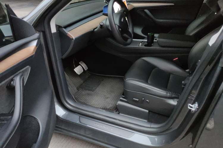 Used Tesla Model Y 2021 Long-Range All-Wheel-Drive Version