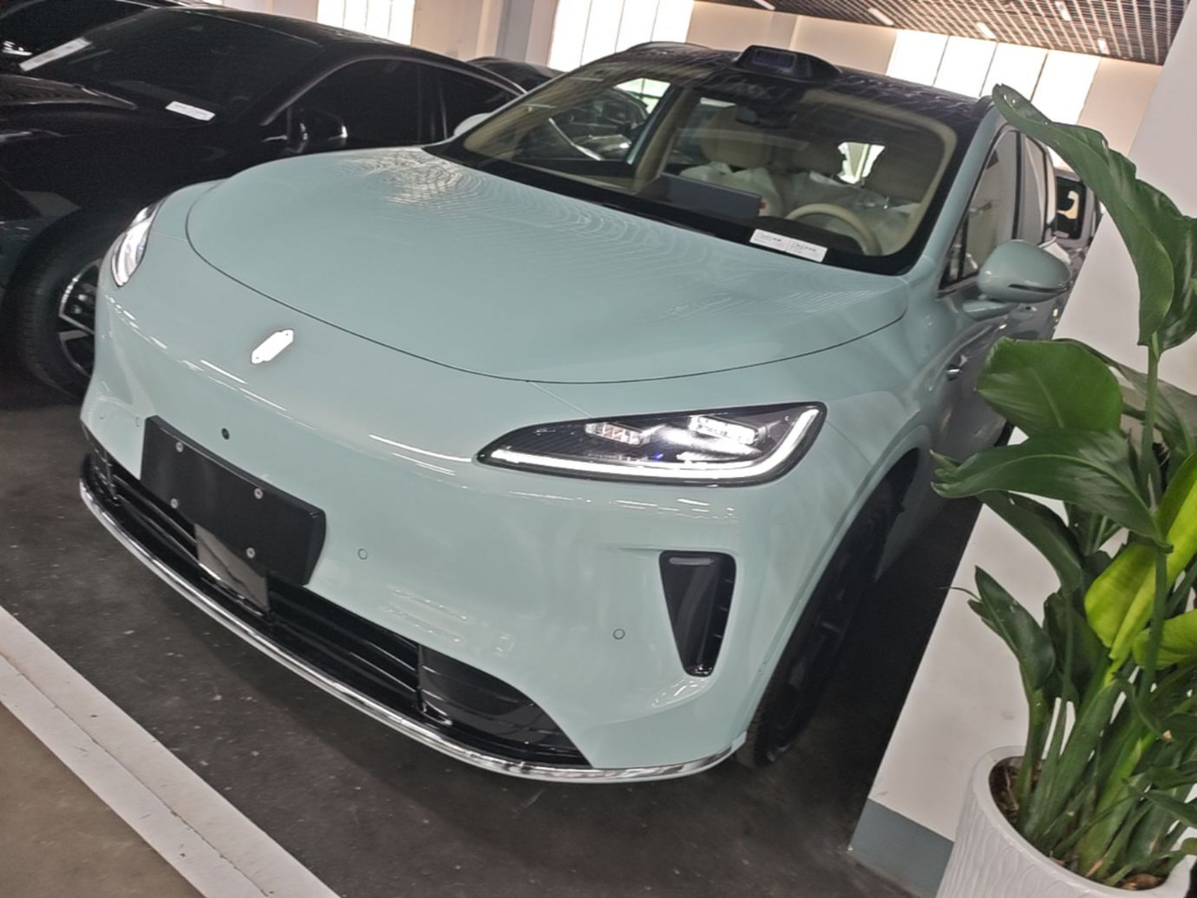 Unter der Vorderseite des Autos