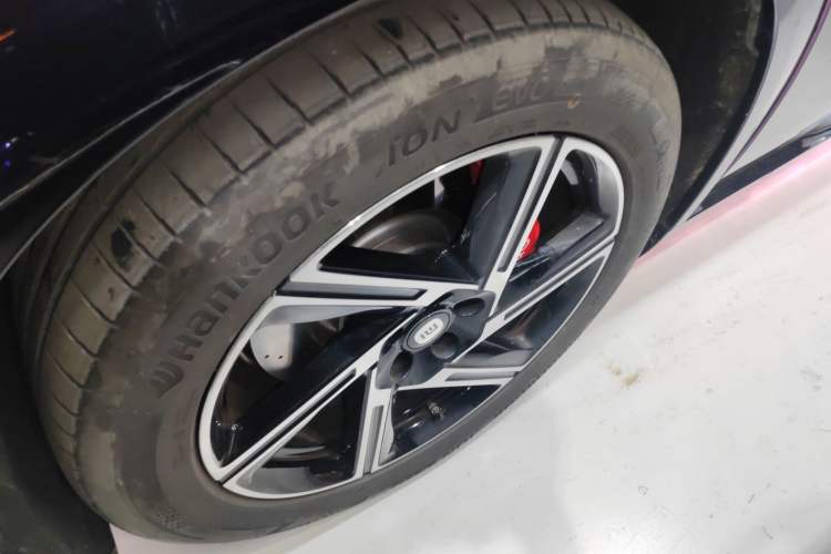 Used Xiaomi Auto YU7 2025 Ultra-Long Range High-Performance All-Wheel-Drive Max Edition
