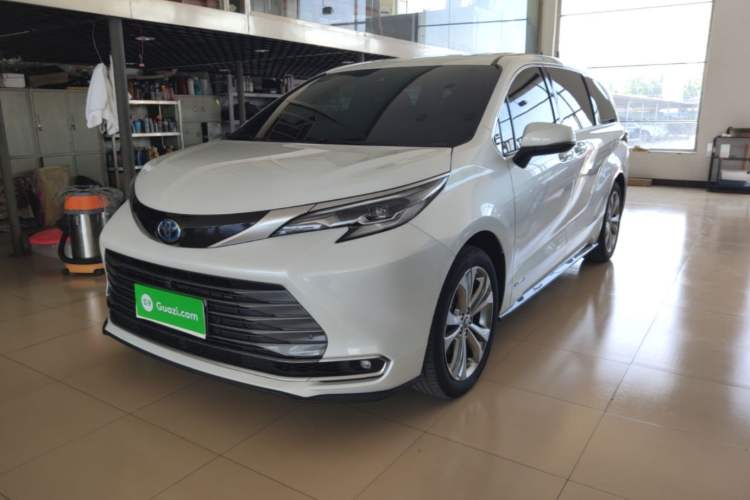 Used Toyota SIENNA 2023 2.5L Hybrid Deluxe Edition
