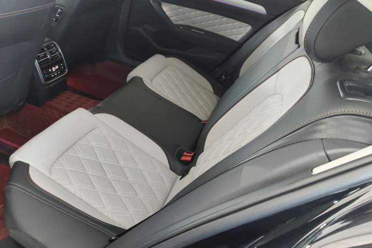 Used Volkswagen Magotan 2023 2 Million Units Limited Edition 330TSI DSG Leading Version