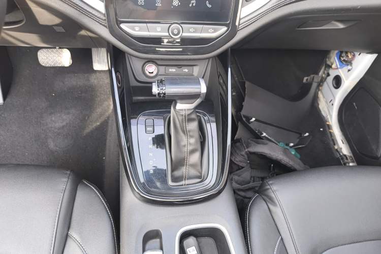 Used Baojun 530 2020 1.5T CVT Prestige Connected Version 7 Seats Gear Lever