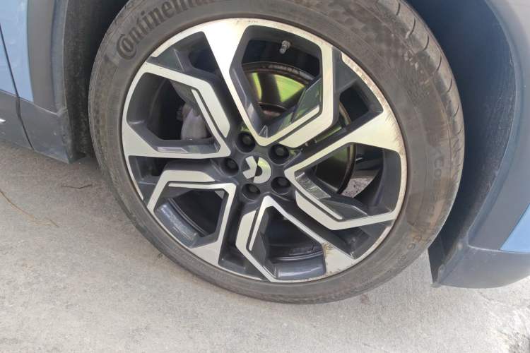 Used Nio ES8 2018 Founder Edition Right Front Wheel Hub