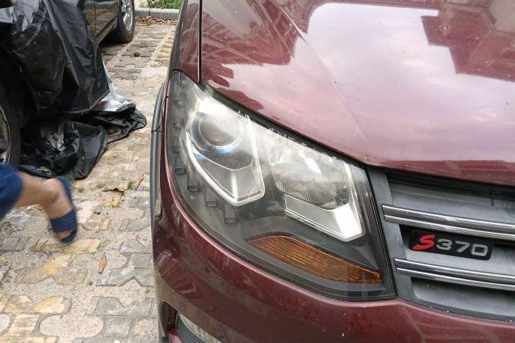 Used Dongfeng Fengon 370 2018 S370 1.5L CVT Luxury 7-Seater Right Front Headlight