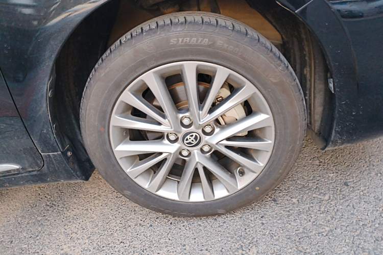 Used Toyota Camry 2016 2.5G 10th Anniversary Deluxe Navigation Edition Right Front Wheel Hub