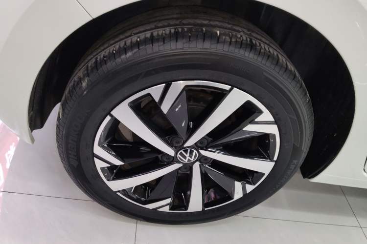Used Volkswagen Polo 2023 Plus 1.5L Automatic Trendy & Smart Luxury Edition Right Rear Wheel Hub