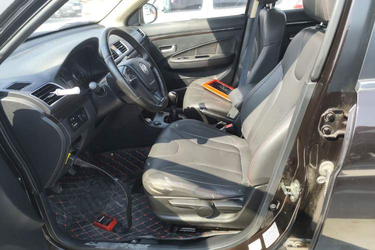 Used Dongfeng Fengon 370 2016 1.5L Manual Luxury 7-Seater
