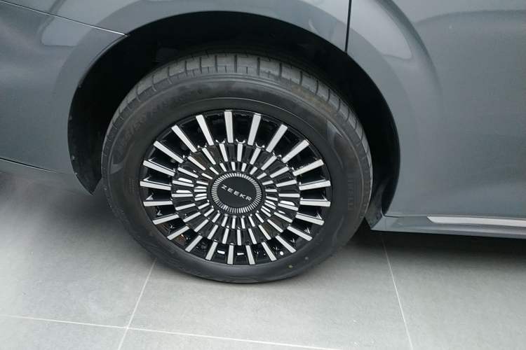 Used Zeekr 009 2024 Six-Seat Executive Version 4WD 108 kWh