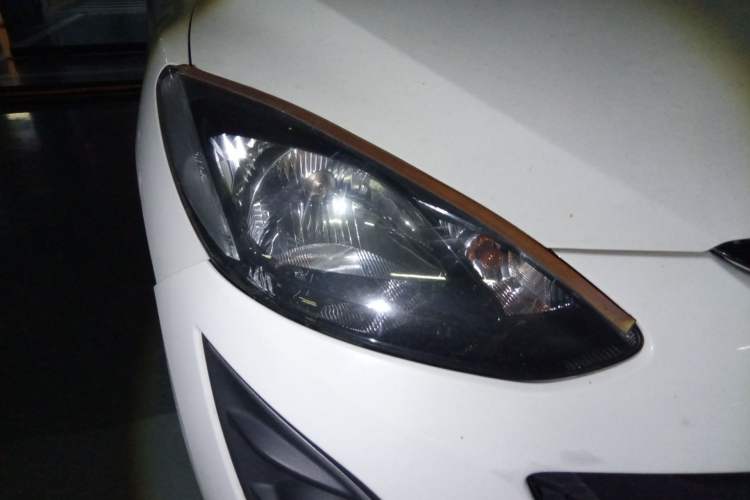 Used Mazda 2 2011 XuanDong 1.5L Automatic Fashion Edition Right Front Headlight