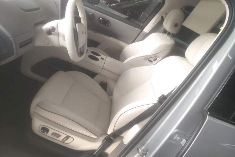 Used Li Auto Li Auto i8 2025 Model Standard Version
