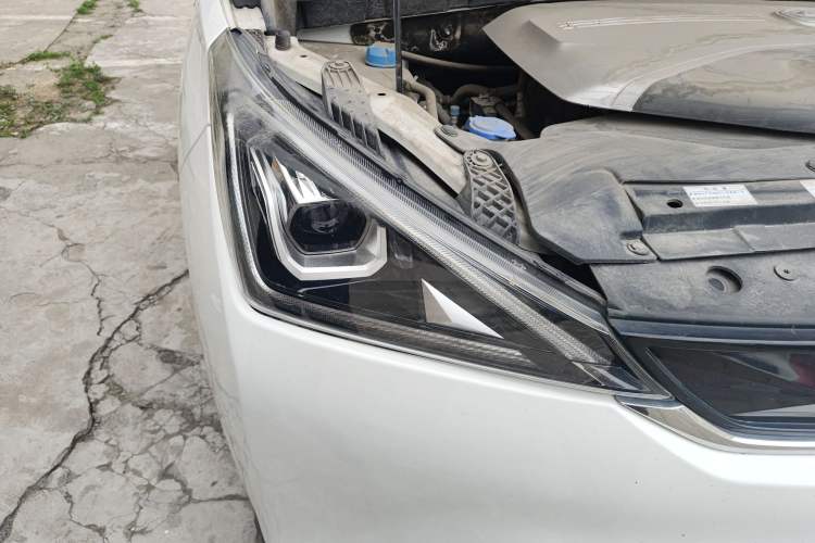 Used AION Trumpchi GE3 2018 530 Internet Enjoyment Version Right Front Headlight