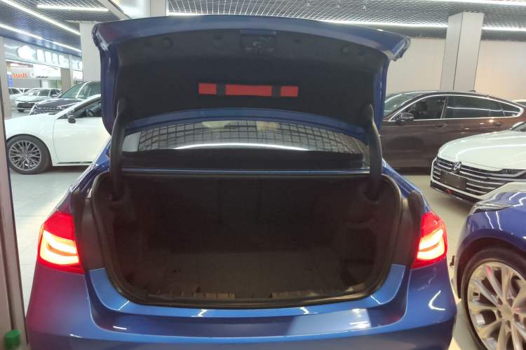 Used BMW 3 Series 2017 320Li M Sport Edition Trunk