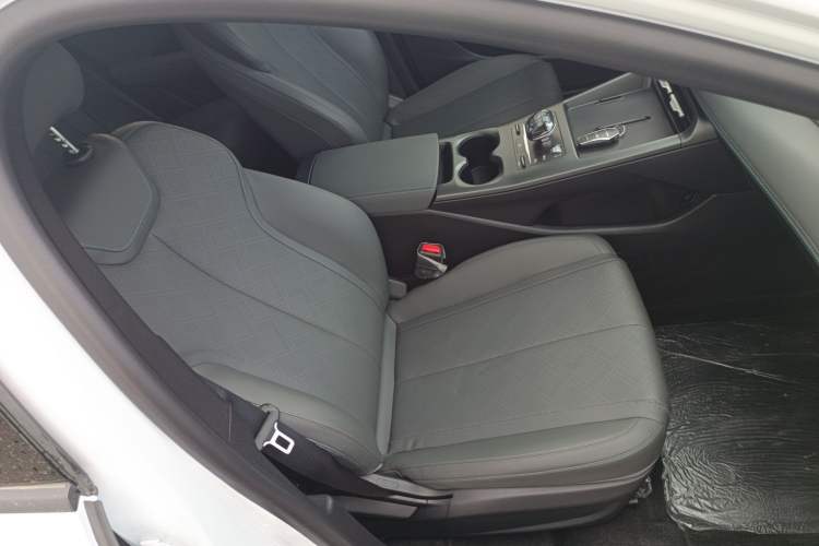 Used BYD Qin PLUS 2025 DM-i Smart Drive 55KM Leading Model Right Front Seat