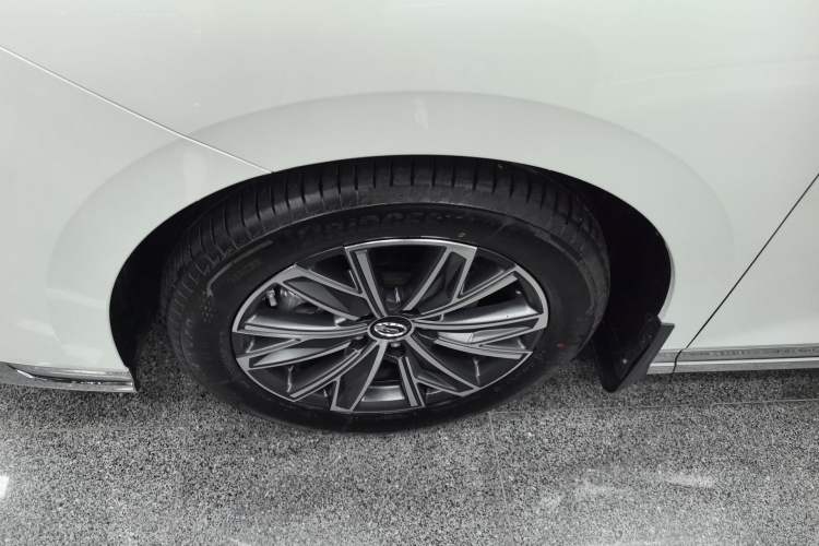 Used GAC Trumpchi M8 2024 Master Series 400T Prestige Edition Left Front Wheel Hub