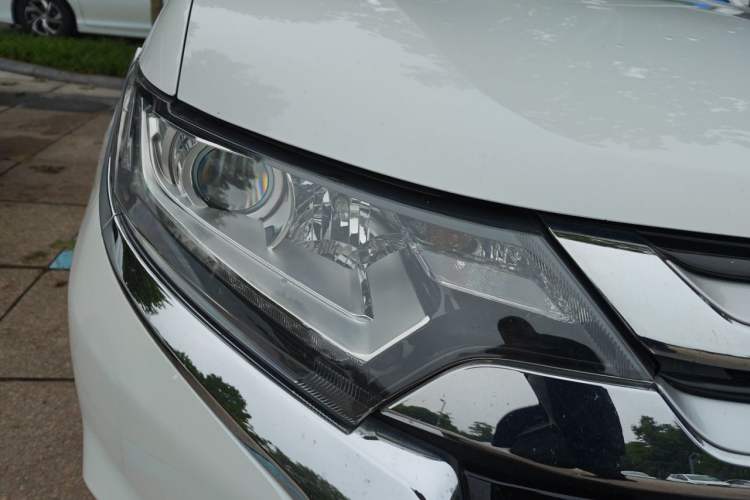 Used Mitsubishi Outlander 2018 2.0L Two-Wheel Drive Glory Edition 5 Seats