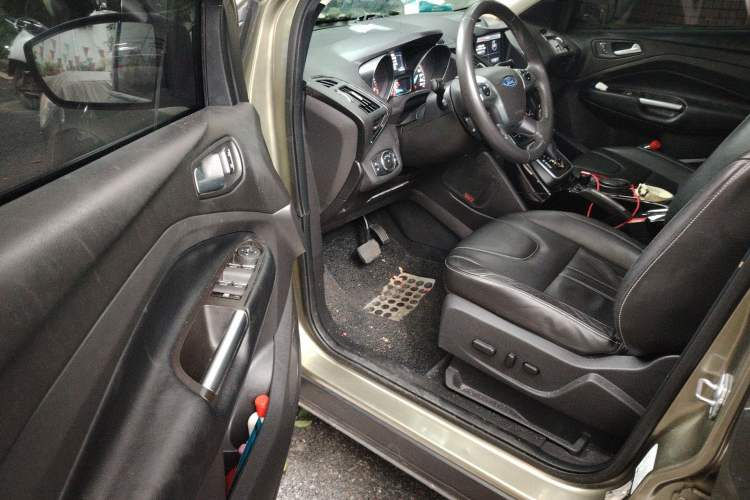 Used Ford Kuga 2013 2.0L GTDi Four-Wheel Drive Premium Model Driver Seat