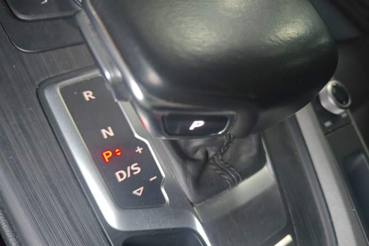 Used Audi A4L 2018 30th Anniversary Edition 30 TFSI Ambition Model
