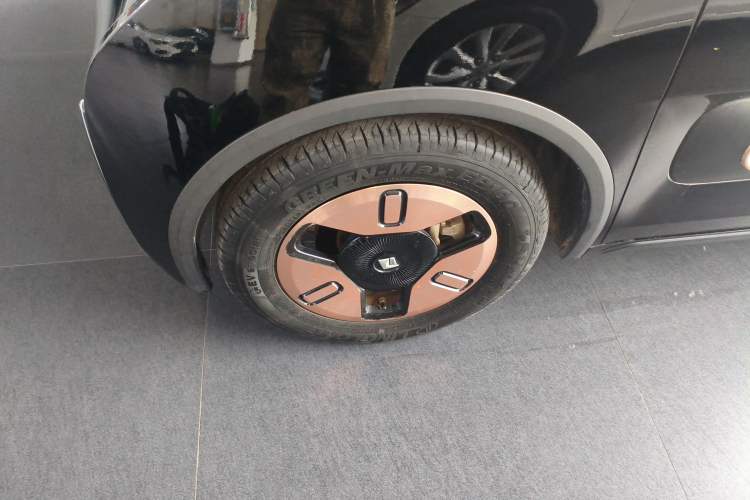 Used Baojun KiWi EV 2022 Designer Lite Edition Ternary Lithium Left Front Wheel Hub