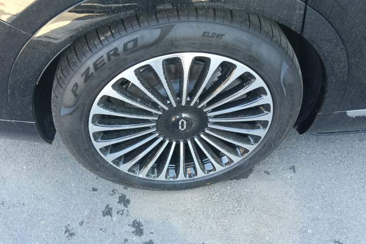 Used Hima AITO M9 2025 Extended-Range Ultra Version 52 kWh 6-Seater Right Rear Wheel Hub