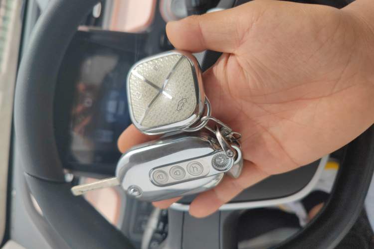 Used Wuling Hongguang MINIEV 2022 Macaron Premium Model – Lithium Ternary Battery Vehicle Key