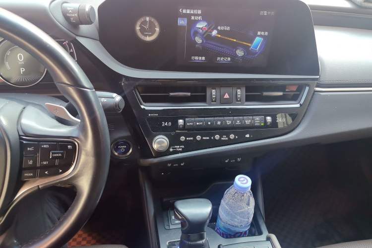 Used Lexus ES 2021 300h Deluxe Edition
