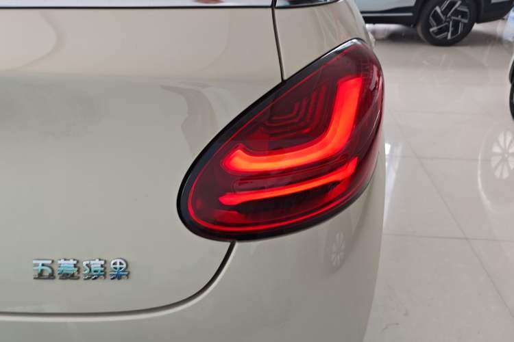 Used Wuling Bingo 2025 333 km Lingxi Deluxe Edition Right Rear Taillight