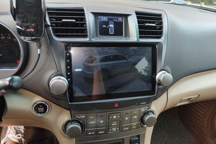 Used Toyota Highlander 2011 2.7L Two-Wheel Drive 7-Seater Luxury Edition
