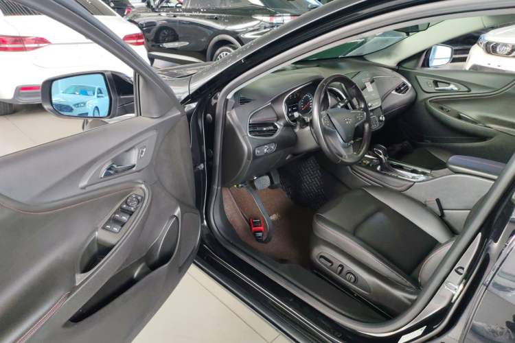 Used Chevrolet Malibu XL 2022 Redline 550T Automatic Sport Edition Driver Seat