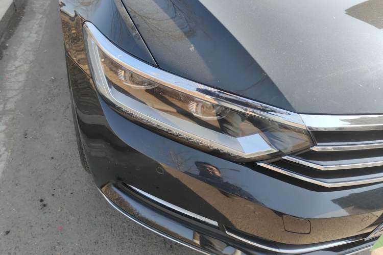 Used Volkswagen Magotan 2018 Facelift 380TSI DSG Luxury Version Right Front Headlight