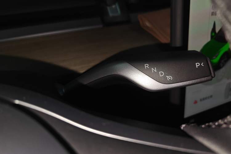 Used Tesla Model Y 2022 Revised Version Rear-Wheel Drive Gear Lever